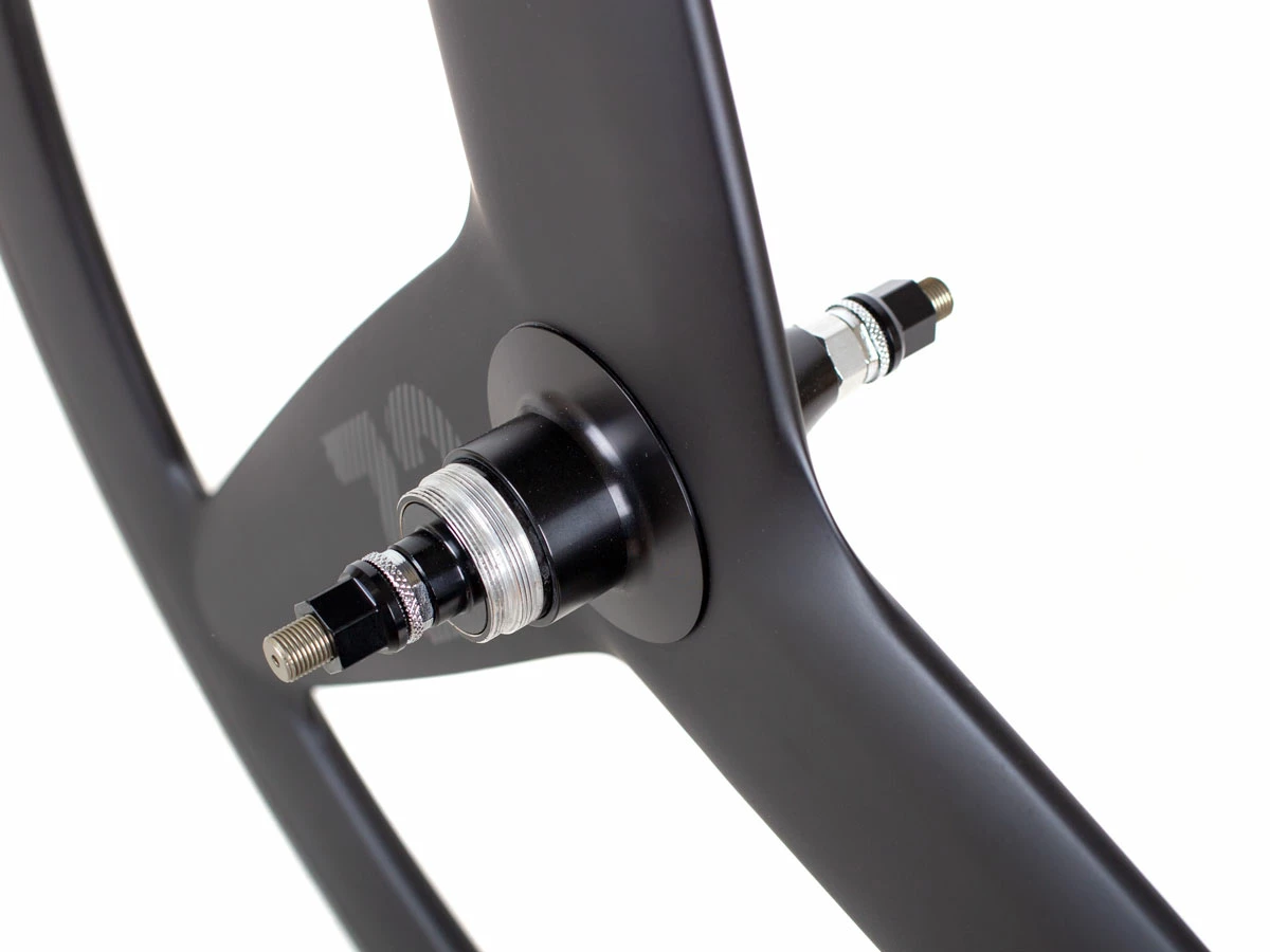 BLB Notorious Z3 Voll-Carbon Tri-Spoke Hinterrad | Hochleistungs-Laufrad für Rennräder 3 BLB Notorious Z3 Voll-Carbon Tri-Spoke Hinterrad | Hochleistungs-Laufrad für Rennräder – Bild 3