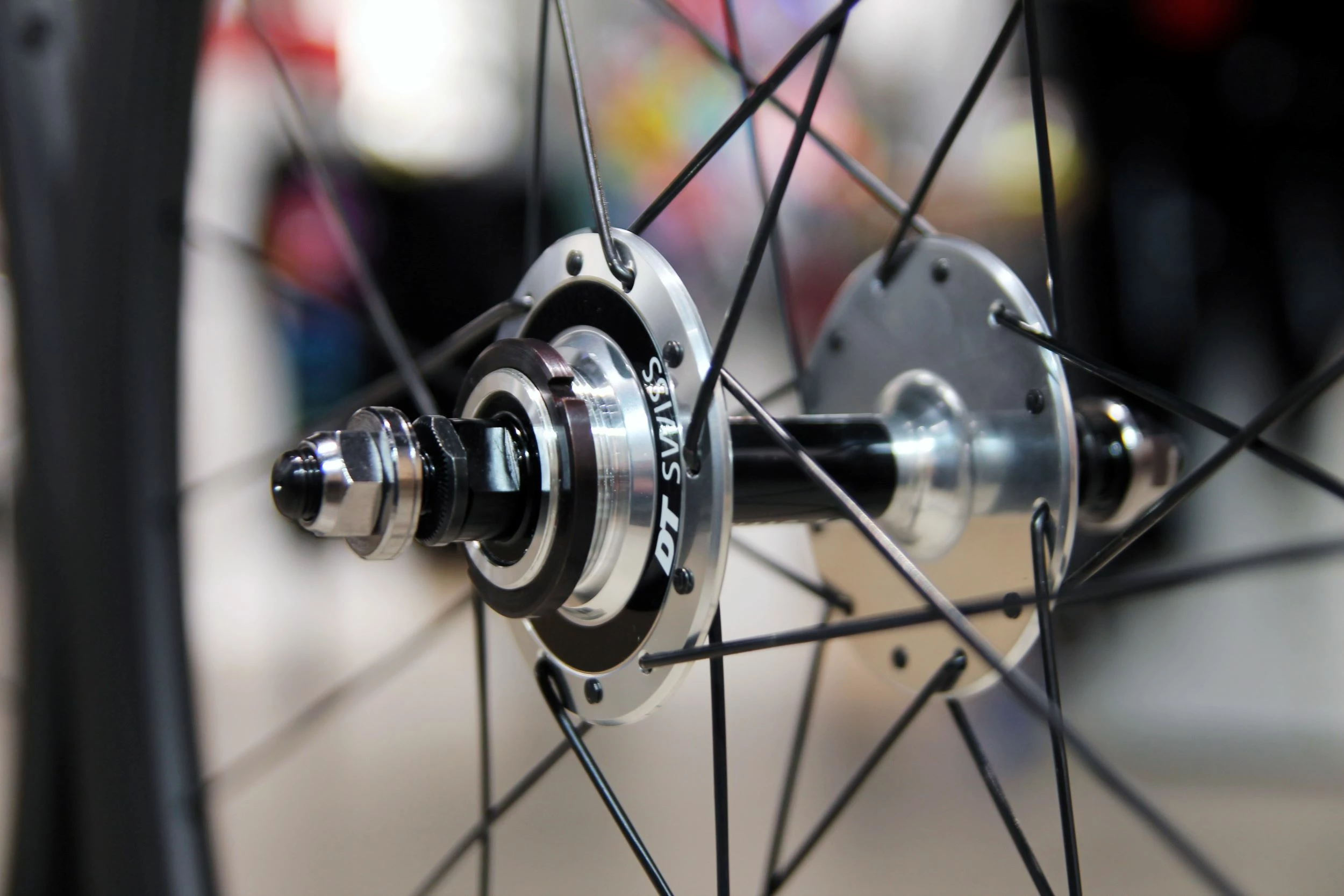 SMParts Force 45 TLR 3K Twill Weave X DT Swiss 370 Track 20/24 Loch Laufradsatz - Hochwertige Laufräder für Rennrad und Triathlon 3 SMParts Force 45 TLR 3K Twill Weave X DT Swiss 370 Track 20/24 Loch Laufradsatz - Hochwertige Laufräder für Rennrad und Triathlon – Bild 3