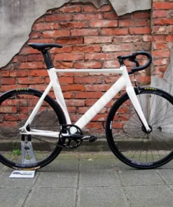 Aventon Mataro Komplettrad Fixie Singlespeed - Weiß | Hochwertiges Fixie Fahrrad 12 Aventon Mataro Komplettrad Fixie Singlespeed - Weiß | Hochwertiges Fixie Fahrrad -Fahrradts Verkaufsladen Aventon Mataro white 1