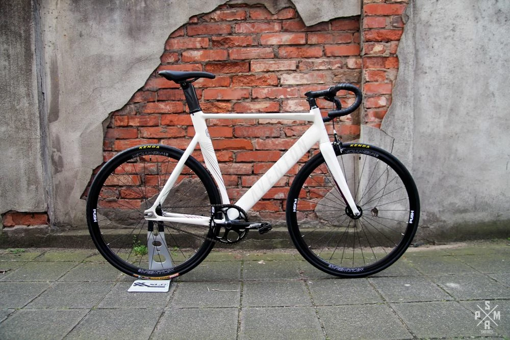 Aventon Mataro Komplettrad Fixie Singlespeed - Weiß | Hochwertiges Fixie Fahrrad 3 Aventon Mataro Komplettrad Fixie Singlespeed - Weiß | Hochwertiges Fixie Fahrrad – Bild 3