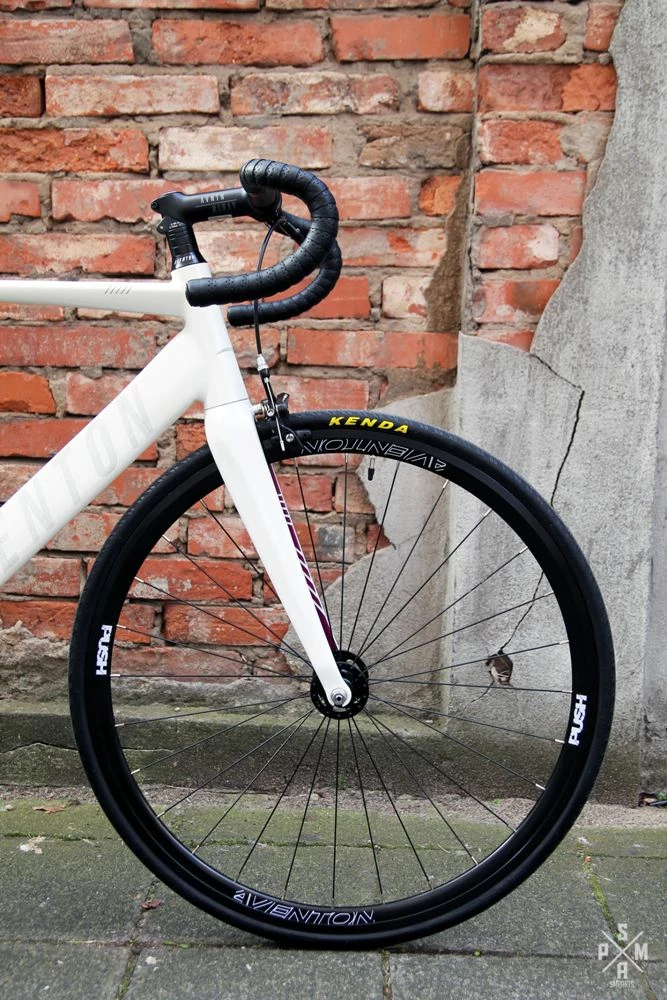 Aventon Mataro Komplettrad Fixie Singlespeed - Weiß | Hochwertiges Fixie Fahrrad 6 Aventon Mataro Komplettrad Fixie Singlespeed - Weiß | Hochwertiges Fixie Fahrrad – Bild 6