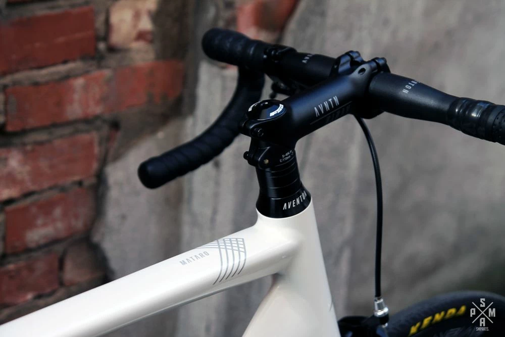 Aventon Mataro Komplettrad Fixie Singlespeed - Weiß | Hochwertiges Fixie Fahrrad 8 Aventon Mataro Komplettrad Fixie Singlespeed - Weiß | Hochwertiges Fixie Fahrrad – Bild 8