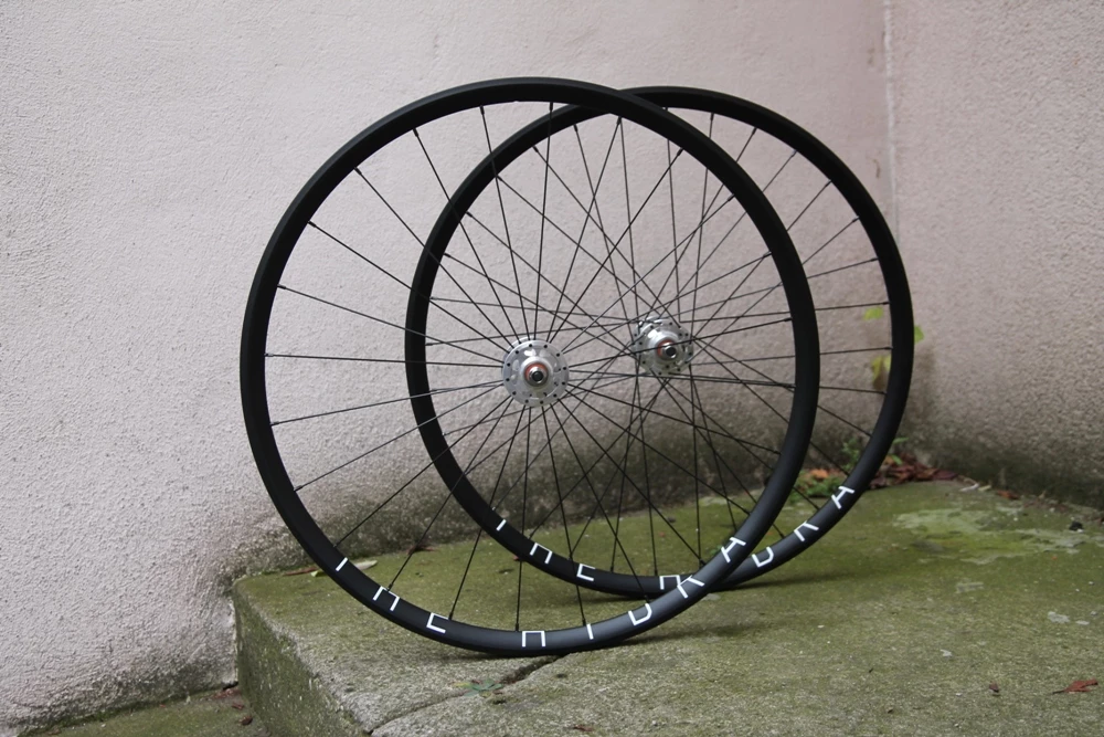 H+Son THE HYDRA X SwiftArt Boost Track Laufradsatz 32 Loch | Hochwertige Laufräder für Rennräder 1 H+Son THE HYDRA X SwiftArt Boost Track Laufradsatz 32 Loch | Hochwertige Laufräder für Rennräder