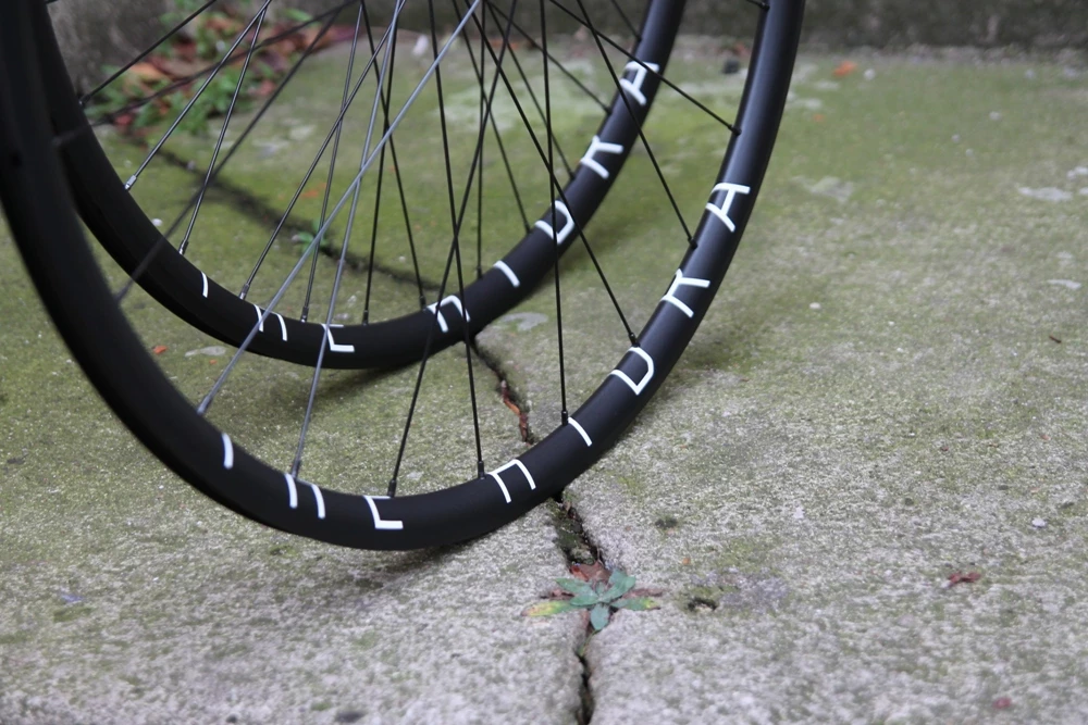 H+Son THE HYDRA X SwiftArt Boost Track Laufradsatz 32 Loch | Hochwertige Laufräder für Rennräder 2 H+Son THE HYDRA X SwiftArt Boost Track Laufradsatz 32 Loch | Hochwertige Laufräder für Rennräder – Bild 2