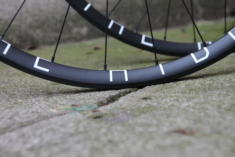 H+Son THE HYDRA X SwiftArt Boost Track Laufradsatz 32 Loch | Hochwertige Laufräder für Rennräder 3 H+Son THE HYDRA X SwiftArt Boost Track Laufradsatz 32 Loch | Hochwertige Laufräder für Rennräder – Bild 3