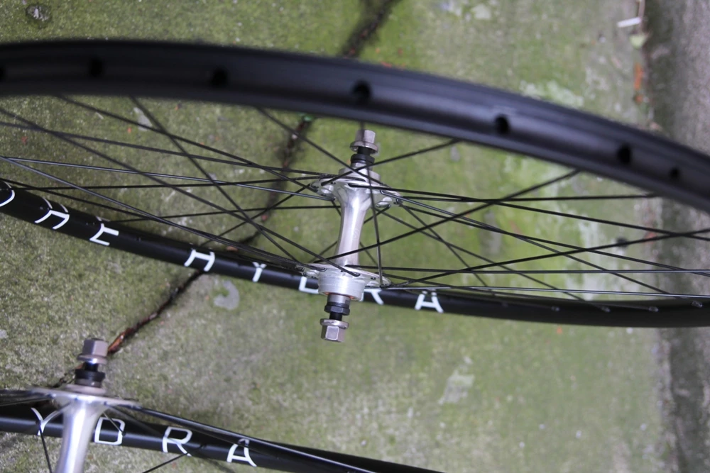 H+Son THE HYDRA X SwiftArt Boost Track Laufradsatz 32 Loch | Hochwertige Laufräder für Rennräder 8 H+Son THE HYDRA X SwiftArt Boost Track Laufradsatz 32 Loch | Hochwertige Laufräder für Rennräder – Bild 8