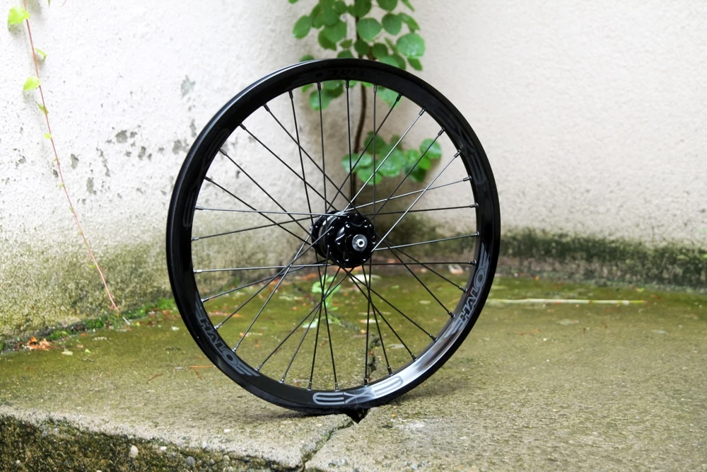 Halo EX-3 20" Vorderrad mit Shutter Precision Nabendynamo SD-8 Disc / Schwarz - Hochwertiges Laufrad für Fahrräder 2 Halo EX-3 20" Vorderrad mit Shutter Precision Nabendynamo SD-8 Disc / Schwarz - Hochwertiges Laufrad für Fahrräder – Bild 2