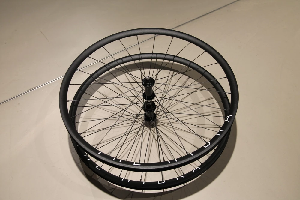 H+Son THE HYDRA X MACK HUBS Low Flange Track Laufradsatz - Hochwertiger Laufradsatz für Rennräder 9 H+Son THE HYDRA X MACK HUBS Low Flange Track Laufradsatz - Hochwertiger Laufradsatz für Rennräder – Bild 9