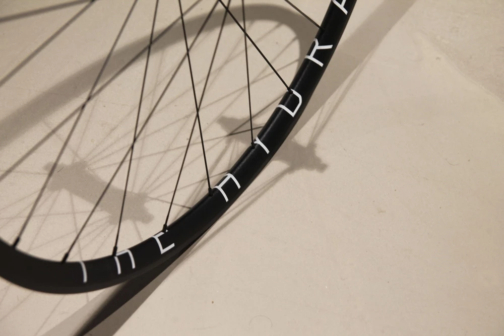 H+Son THE HYDRA X MACK HUBS Low Flange Track Laufradsatz - Hochwertiger Laufradsatz für Rennräder 6 H+Son THE HYDRA X MACK HUBS Low Flange Track Laufradsatz - Hochwertiger Laufradsatz für Rennräder – Bild 6