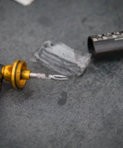 Lezyne Tubeless CO2 Blaster 2in1 Pumpe & Reparaturwerkzeug - Reifenpumpe & Flickzeug 5 Lezyne Tubeless CO2 Blaster 2in1 Pumpe & Reparaturwerkzeug - Reifenpumpe & Flickzeug -Fahrradts Verkaufsladen Lezyne Tubeless CO2 Kit 3