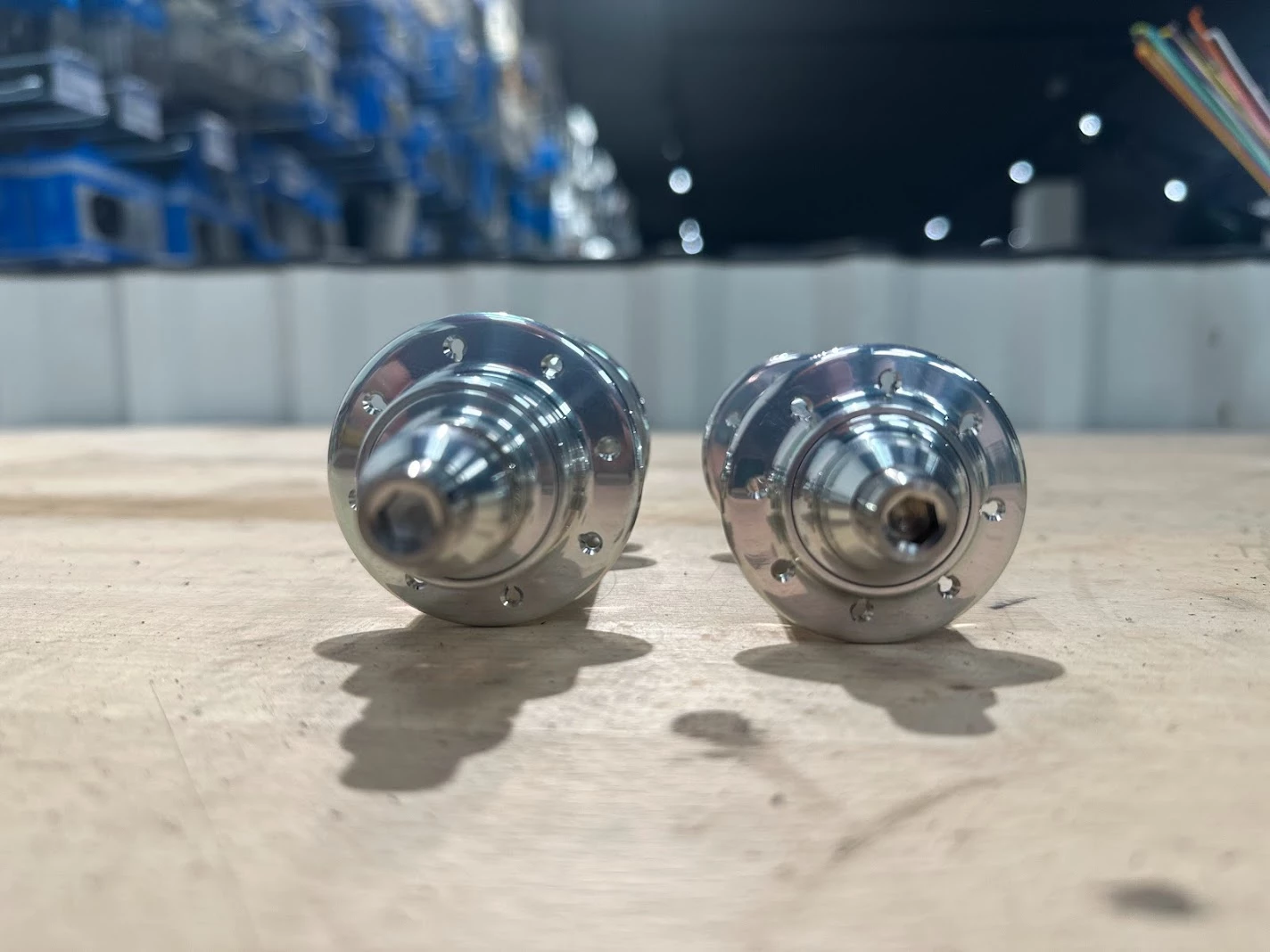 MACK HUBS Superlight Track Naben-Set Low Flange -geschlitzt- 16 Loch Silber Fixed-only | Hochwertige Laufradnaben 5 MACK HUBS Superlight Track Naben-Set Low Flange -geschlitzt- 16 Loch Silber Fixed-only | Hochwertige Laufradnaben – Bild 5