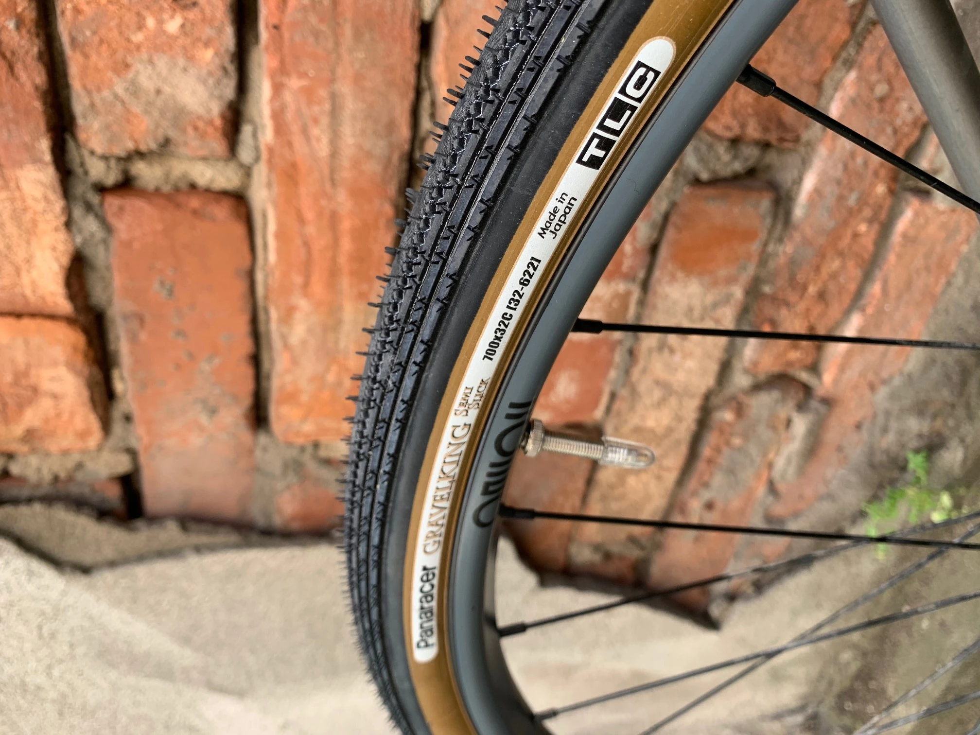 Panaracer GravelKing Semi Slick Faltreifen 700c Schwarz/Braun - Hochwertige Reifen für Straße und Schotter 1 Panaracer GravelKing Semi Slick Faltreifen 700c Schwarz/Braun - Hochwertige Reifen für Straße und Schotter