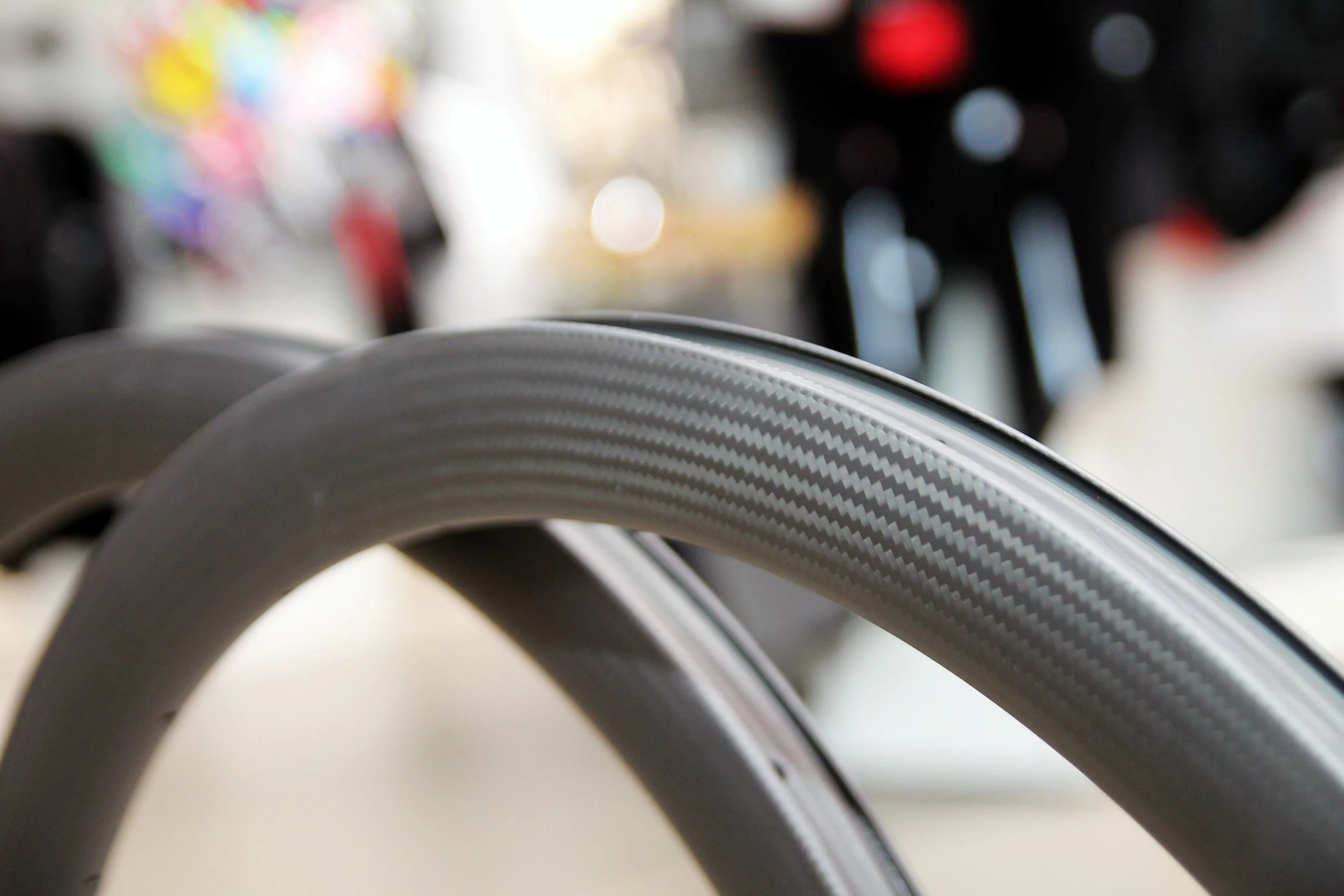 SMParts Force 45 T700 Clincher TLR Carbon Felge 3K Twill Weave, 700c 28" - Hochwertige Laufräder für optimale Performance 1 SMParts Force 45 T700 Clincher TLR Carbon Felge 3K Twill Weave, 700c 28" - Hochwertige Laufräder für optimale Performance