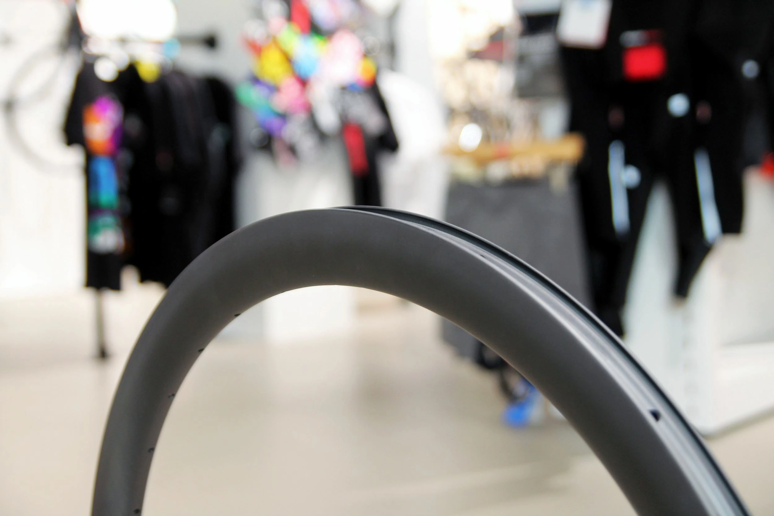 SMParts Force 45 T700 Clincher TLR Carbon Felge UD Matt 700c 28" - Hochwertige Laufräder 1 SMParts Force 45 T700 Clincher TLR Carbon Felge UD Matt 700c 28" - Hochwertige Laufräder