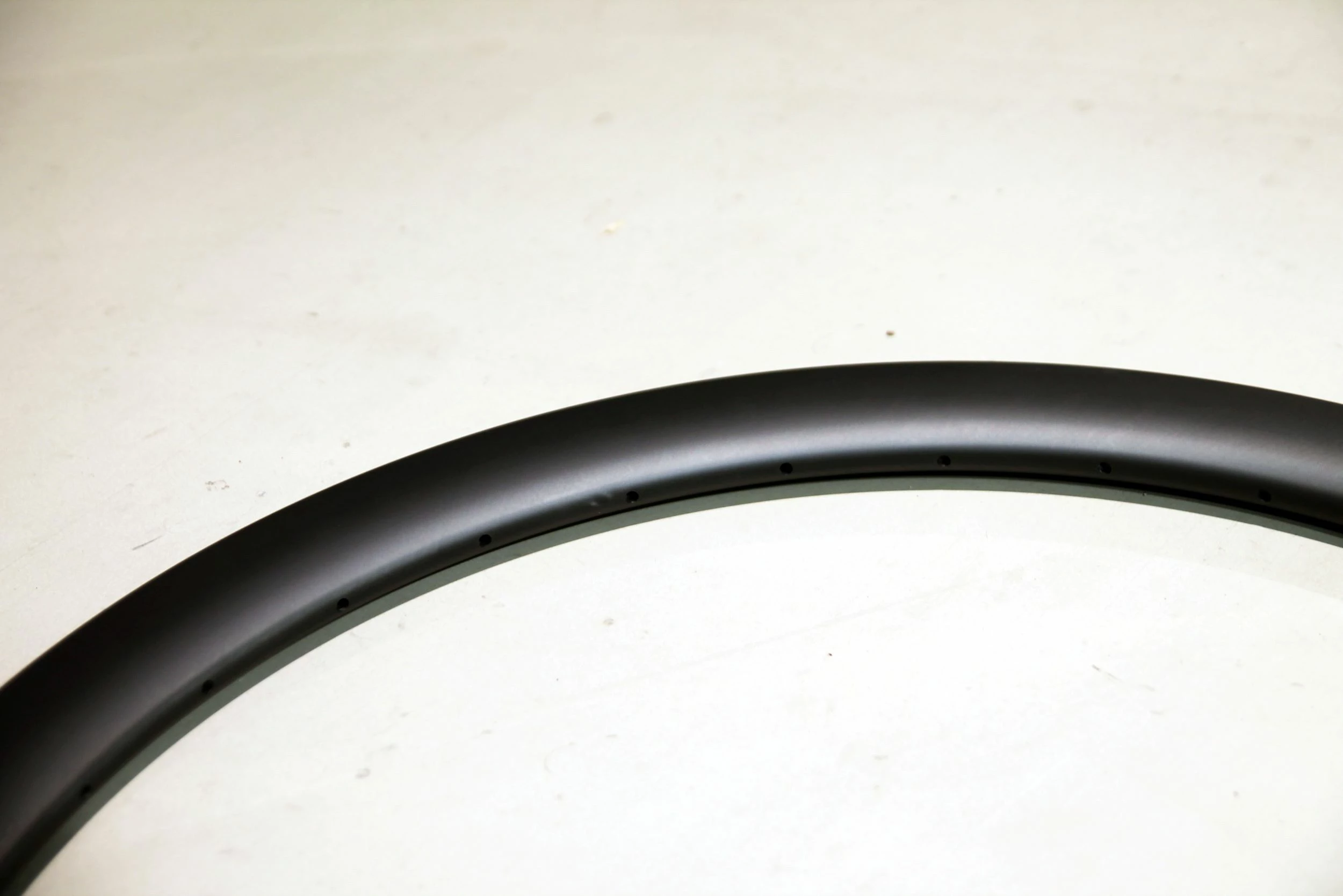 SMParts Force 45 T700 Clincher TLR Carbon Felge UD Matt 700c 28" - Hochwertige Laufräder 4 SMParts Force 45 T700 Clincher TLR Carbon Felge UD Matt 700c 28" - Hochwertige Laufräder – Bild 4