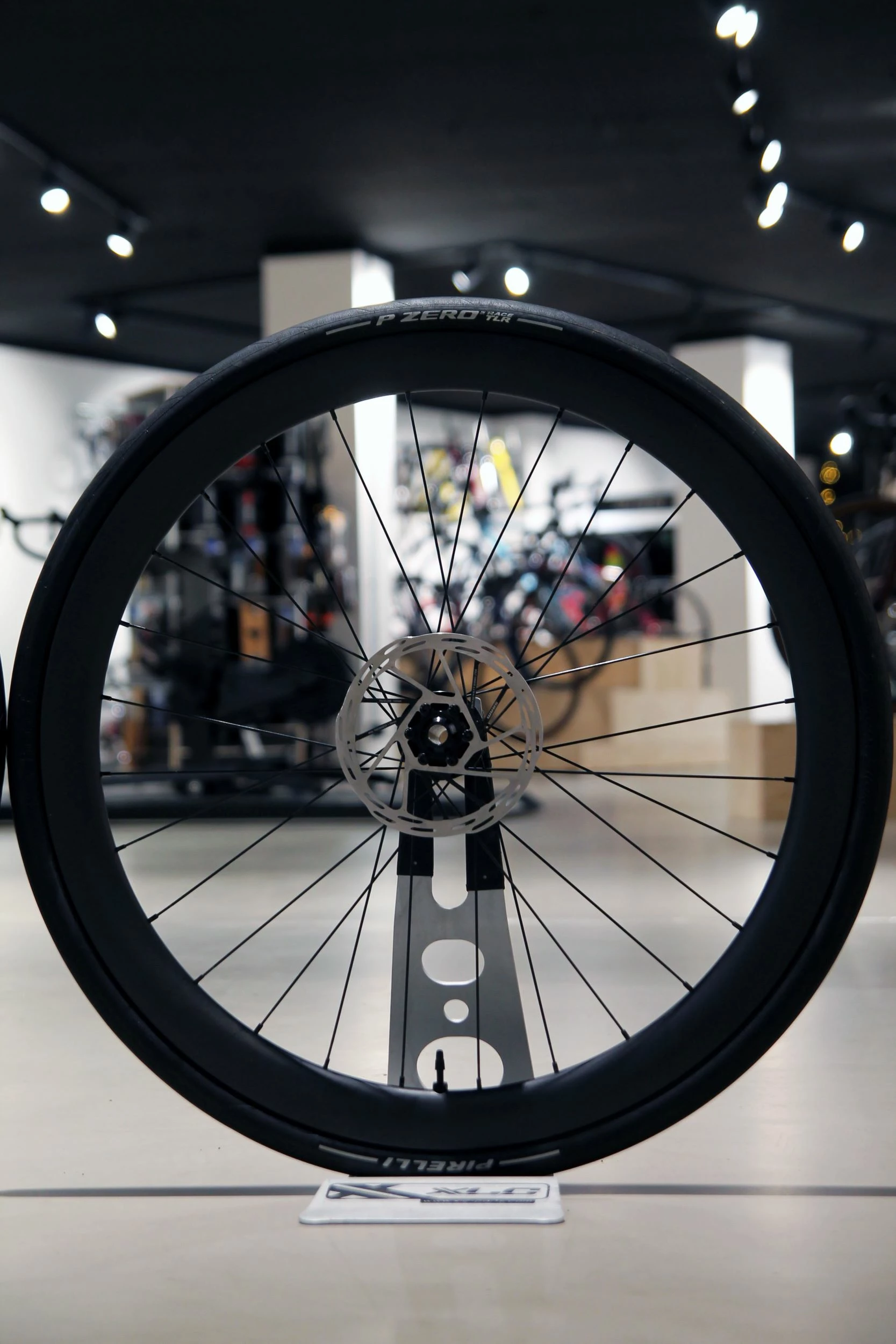 SMParts Force 45 T700 Clincher TLR Carbon Felge UD Matt 700c 28" - Hochwertige Laufräder 6 SMParts Force 45 T700 Clincher TLR Carbon Felge UD Matt 700c 28" - Hochwertige Laufräder – Bild 6