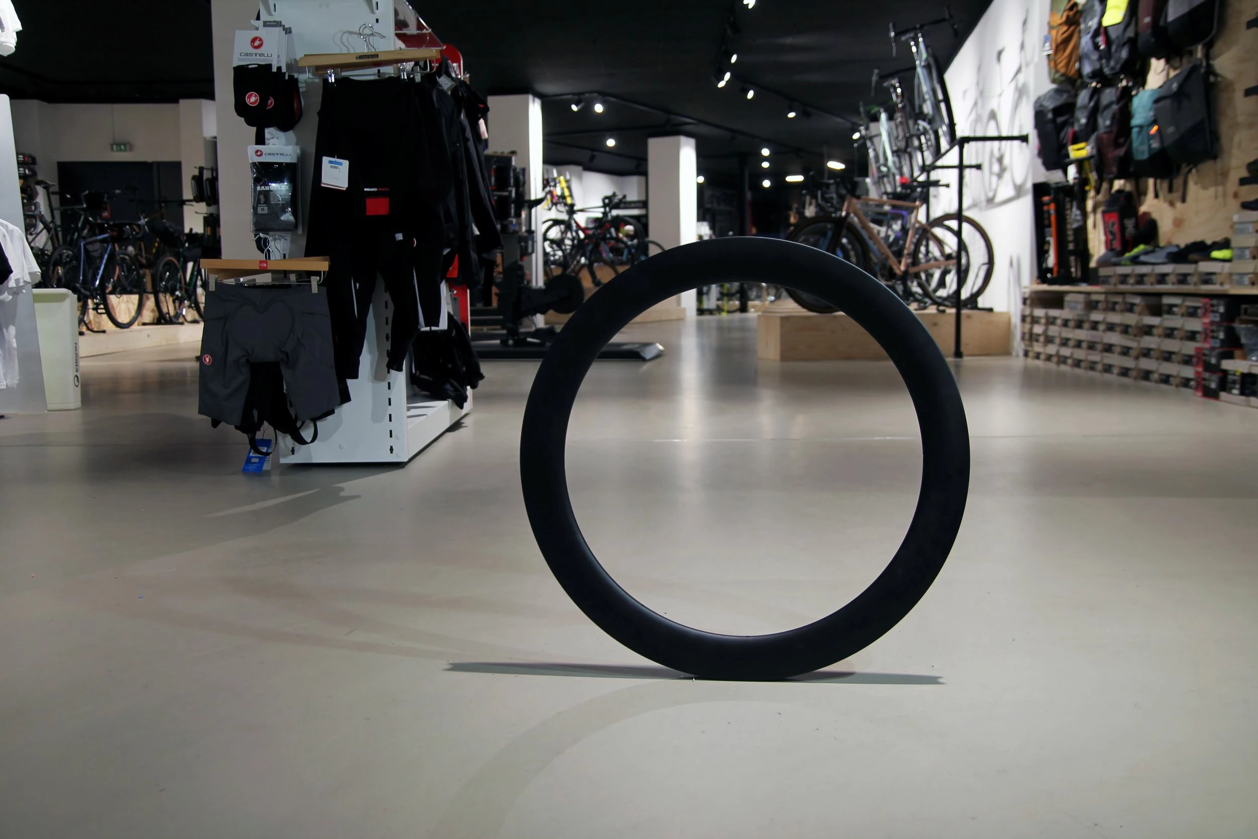 SMParts Force 63 T700 Clincher TLR Carbon Felge UD Matt 700c 28" - Hochwertige Laufräder 2 SMParts Force 63 T700 Clincher TLR Carbon Felge UD Matt 700c 28" - Hochwertige Laufräder – Bild 2