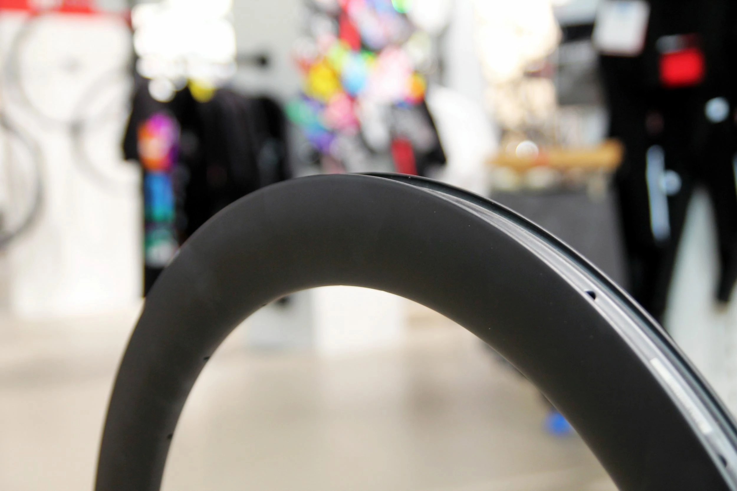 SMParts Force 63 T700 Clincher TLR Carbon Felge UD Matt 700c 28" - Hochwertige Laufräder 1 SMParts Force 63 T700 Clincher TLR Carbon Felge UD Matt 700c 28" - Hochwertige Laufräder