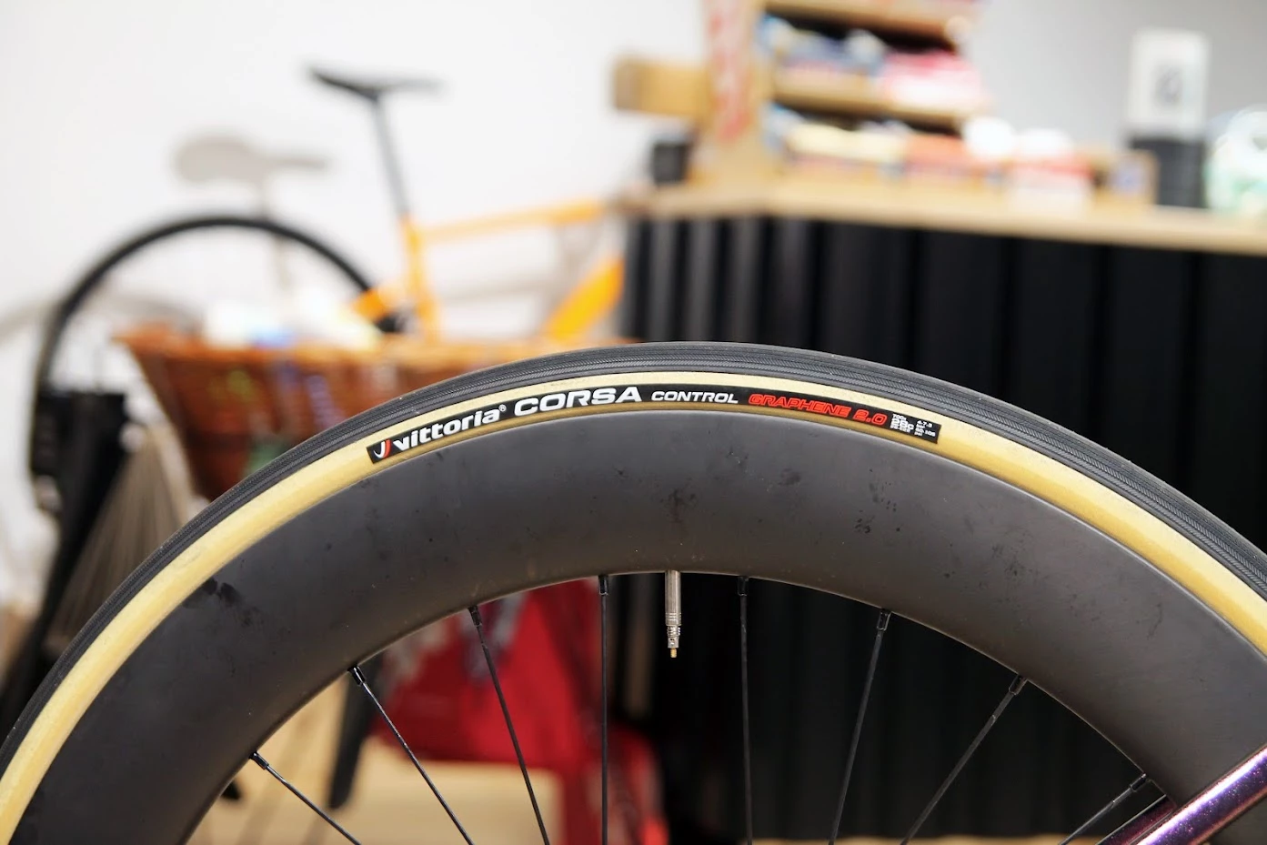 SMParts Force 63 T700 Clincher TLR Carbon Felge UD Matt 700c 28" - Hochwertige Laufräder 6 SMParts Force 63 T700 Clincher TLR Carbon Felge UD Matt 700c 28" - Hochwertige Laufräder – Bild 6