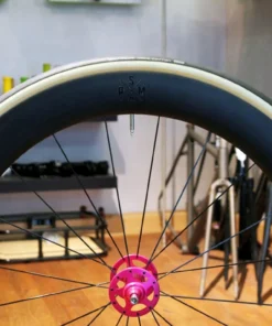 Wolfpack Cotton ToGuard Compound Faltreifen 700x24c - Hochwertige Straßenreifen 8 Wolfpack Cotton ToGuard Compound Faltreifen 700x24c - Hochwertige Straßenreifen -Fahrradts Verkaufsladen Wolfpack Cotton Tyres 4