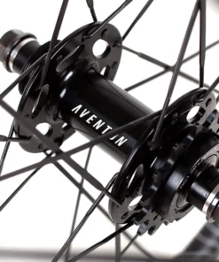 Aventon Latigo Carbon Laufradsatz 38mm - Hochwertige Laufräder für optimale Performance -Fahrradts Verkaufsladen aventon latigo 01 track wheelset clincher 38mm 4