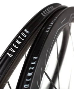 Aventon Latigo Carbon Laufradsatz 38mm - Hochwertige Laufräder für optimale Performance -Fahrradts Verkaufsladen aventon latigo 01 track wheelset clincher 38mm 5