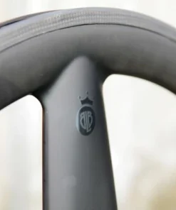 BLB Notorious Z3 Voll-Carbon Tri-Spoke Vorderrad - Hochwertiges Laufrad für optimalen Fahrkomfort -Fahrradts Verkaufsladen blb notorious z3 front wheel full carbon3