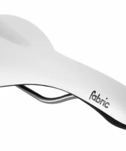 Fabric Scoop Radius Elite Sattel - Hochwertiger Fahrradsattel für Komfort und Performance -Fahrradts Verkaufsladen fa15 scoop radius elite whtblk 3qtr