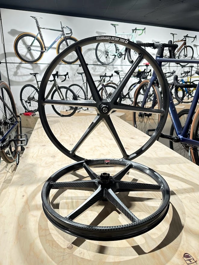 Kvirder Biturbo Carbon Bullitt 6-Speichen Laufräder für Lastenrad 20" / 26" - Hochleistungs-Laufradsätze 2 Kvirder Biturbo Carbon Bullitt 6-Speichen Laufräder für Lastenrad 20" / 26" - Hochleistungs-Laufradsätze – Bild 2