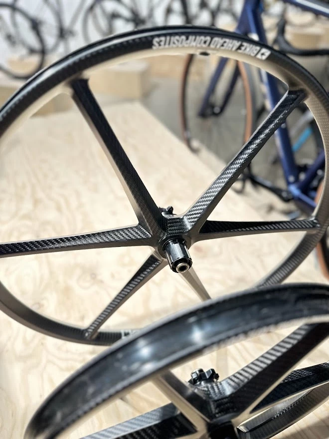 Kvirder Biturbo Carbon Bullitt 6-Speichen Laufräder für Lastenrad 20" / 26" - Hochleistungs-Laufradsätze 7 Kvirder Biturbo Carbon Bullitt 6-Speichen Laufräder für Lastenrad 20" / 26" - Hochleistungs-Laufradsätze – Bild 7