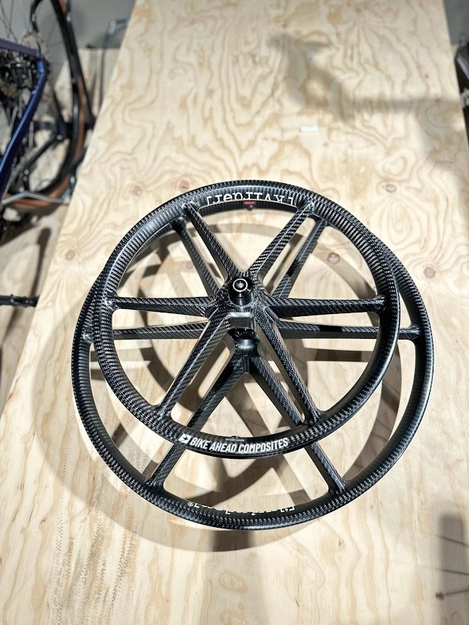 Kvirder Biturbo Carbon Bullitt 6-Speichen Laufräder für Lastenrad 20" / 26" - Hochleistungs-Laufradsätze 8 Kvirder Biturbo Carbon Bullitt 6-Speichen Laufräder für Lastenrad 20" / 26" - Hochleistungs-Laufradsätze – Bild 8