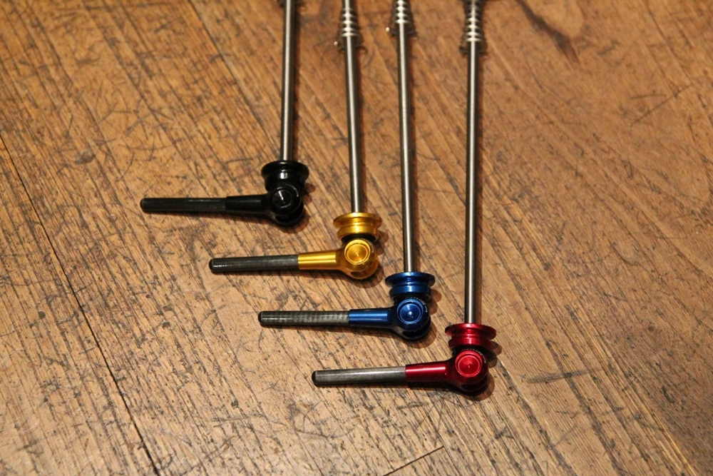 SMParts SM-Parts Schnellspanner Mit Titanachse Und Carbonhebel - Set für Laufräder/Naben 3 SMParts SM-Parts Schnellspanner Mit Titanachse Und Carbonhebel - Set für Laufräder/Naben – Bild 3