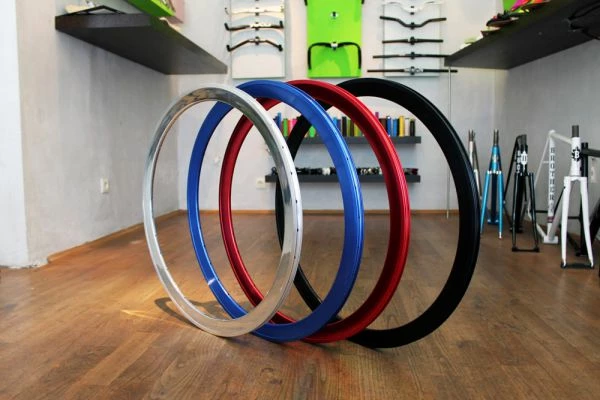 SMParts SM-Parts SMP43 Hochprofil Aluminium Felge 28" 700c - Poliert | Premium Laufrad für Rennräder 1 SMParts SM-Parts SMP43 Hochprofil Aluminium Felge 28" 700c - Poliert | Premium Laufrad für Rennräder