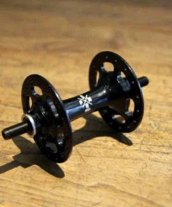 SMParts SM-Parts Track Hochflansch Vorderradnabe - Hochwertige Vorderradnabe für Laufräder -Fahrradts Verkaufsladen smp track front hub black 1