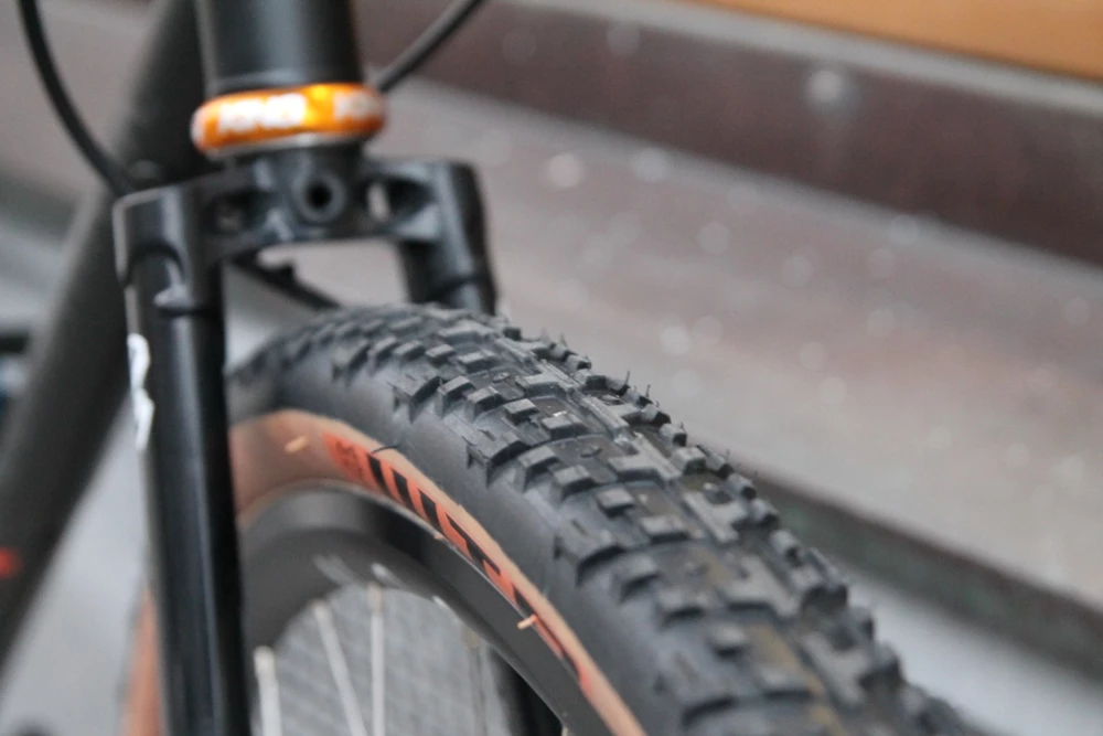 WTB Nano TCS Light Fast Rolling 700x40c Reifen - Schwarz/Braun für Gravel & Cyclocross 3 WTB Nano TCS Light Fast Rolling 700x40c Reifen - Schwarz/Braun für Gravel & Cyclocross – Bild 3